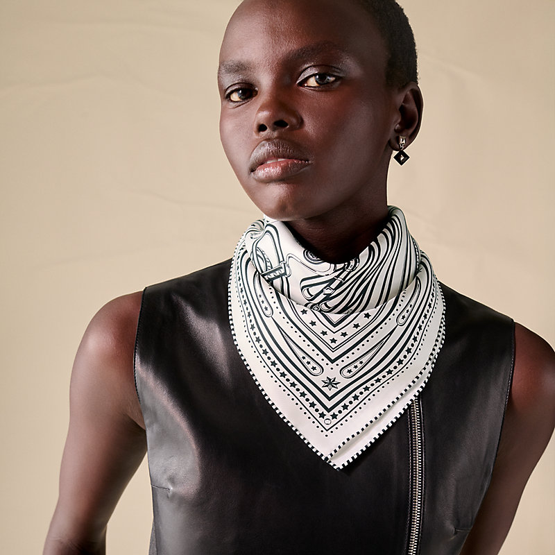 エルメス Bandana Soleil 55《Grand Tralala》正規品 Grand Tralala bandana 55 - Black | Hermès USA